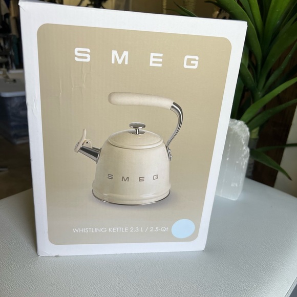 SMEG Cream Kettle with Silicone Handle Cover NEW!!!
